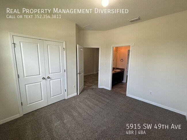 Building Photo - 5915 SW 49th Ave