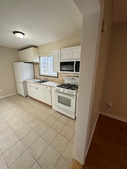 Building Photo - 189 Summer St