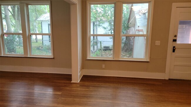 Building Photo - 9835 Willow Creek Commerce Dr