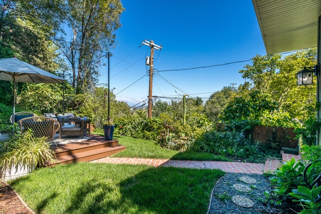 Building Photo - 2385 Sunset Heights Dr