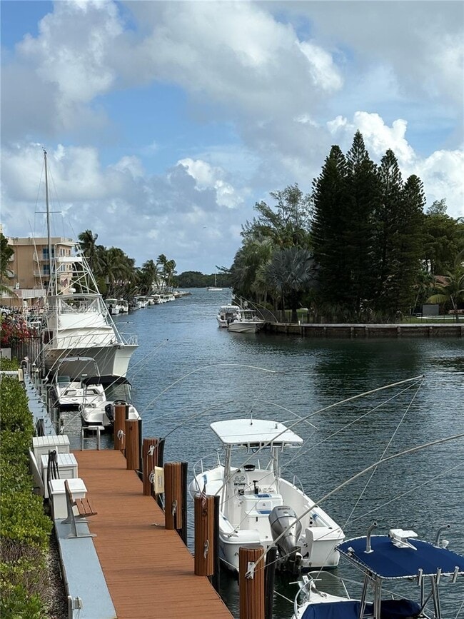 Building Photo - 2500 NE 135th St