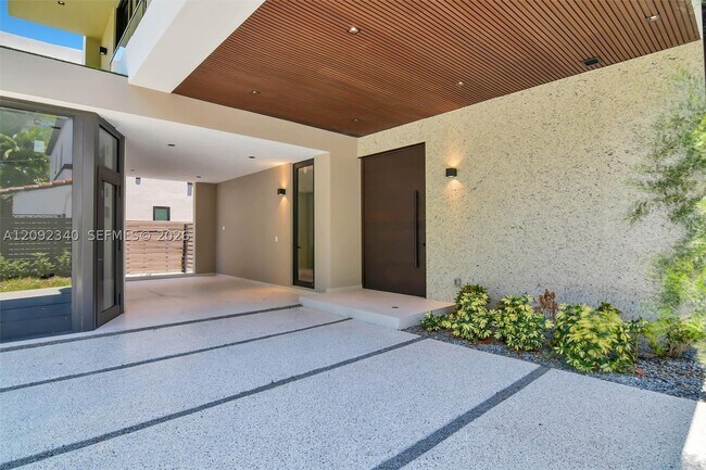 Building Photo - 125 SW 29th Rd