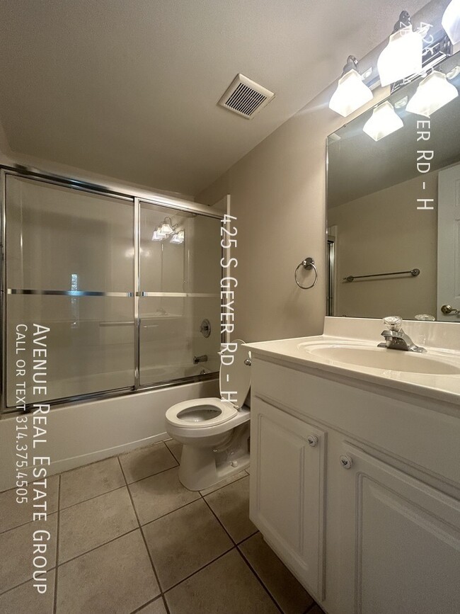 Building Photo - Minutes from Downtown Kirkwood