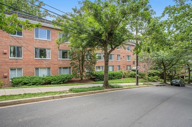 Building Photo - Glover Park Oasis