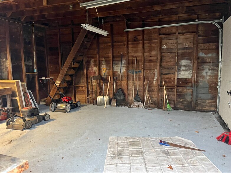 Building Photo - 73 Swezey St