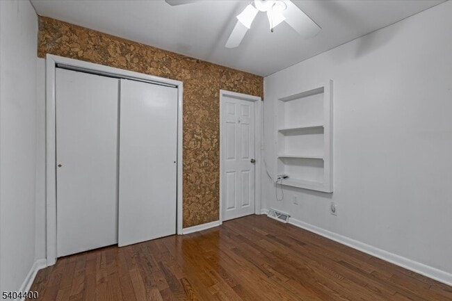 Building Photo - 32 W New St