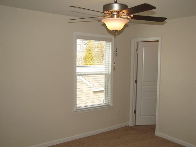 Building Photo - 462 Spring View Dr