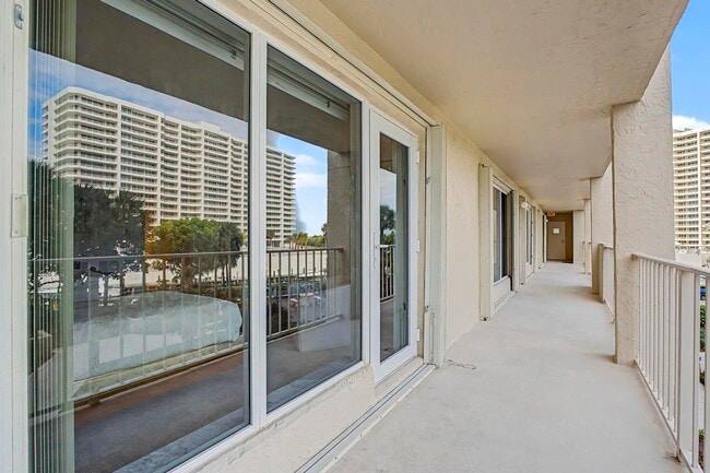 Building Photo - 4301 N Ocean Blvd