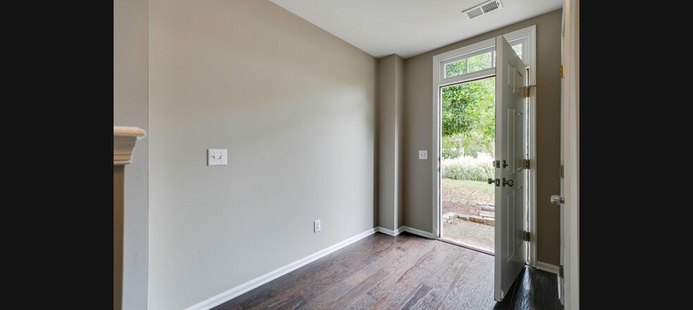 Building Photo - 618 Huffine Manor Cir