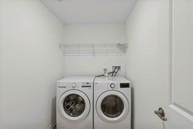 Building Photo - 406 Red Oak Cir