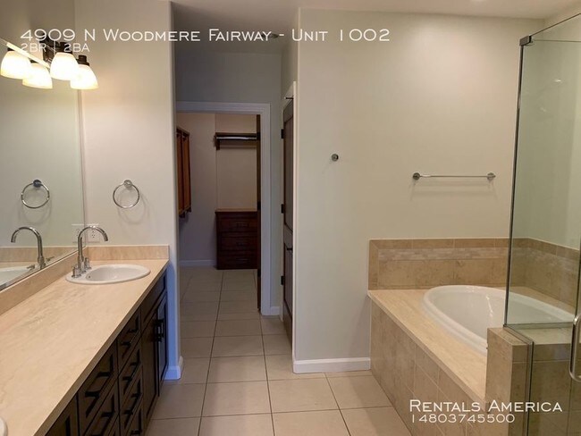 Building Photo - MOVE IN SPECIAL