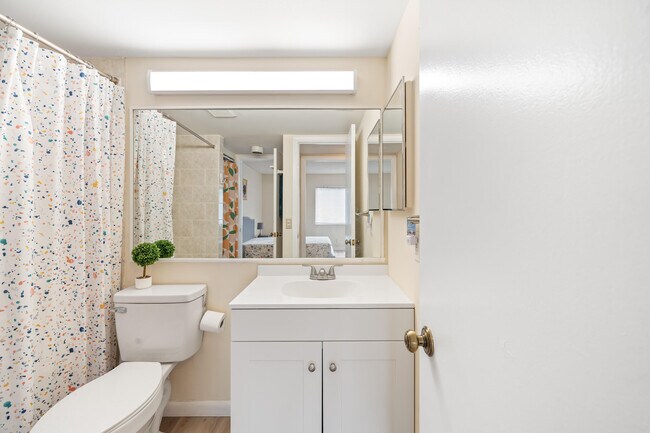 Building Photo - 112 Lake Pine Cir