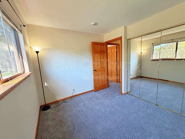 Building Photo - 1700 W Hopi Trail