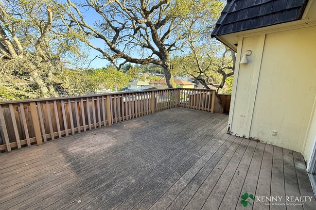 Building Photo - Updated 3 Bedroom, 2 Bathroom in Laurelwood Neighborhood San Mateo