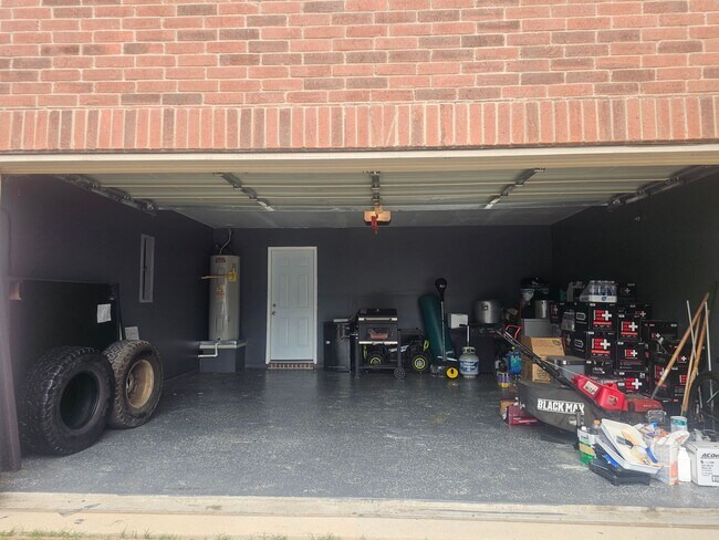 Building Photo - 3 BR/2.5BA | Updated Single Family Home | 2-Car Garage Parking | In Grand Prairie!