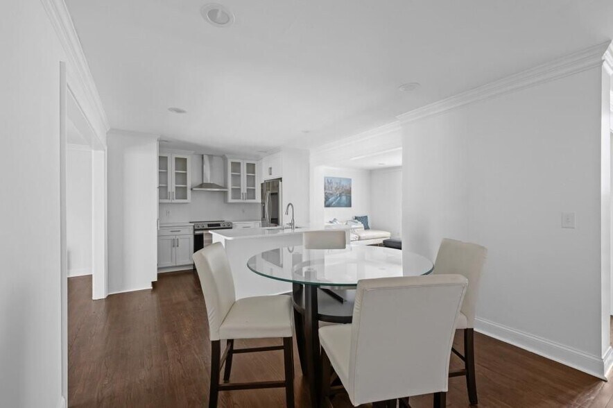 Building Photo - 1744 Woodcliff Pl NE