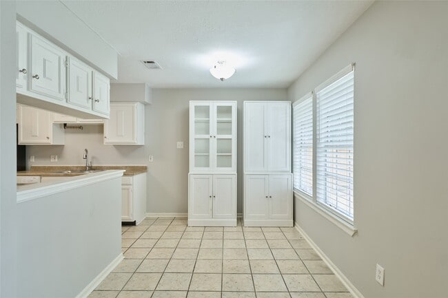 Building Photo - 5 N White Pebble Ct