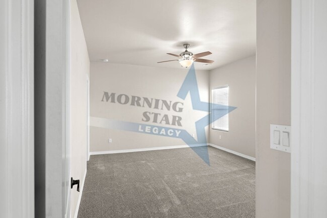 Building Photo - 4 bedroom with 3 bathrooms!!!!