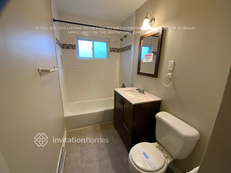 Building Photo - 368 N Biermann Ave