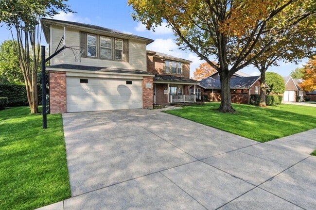 Building Photo - 611 Mariposa Dr