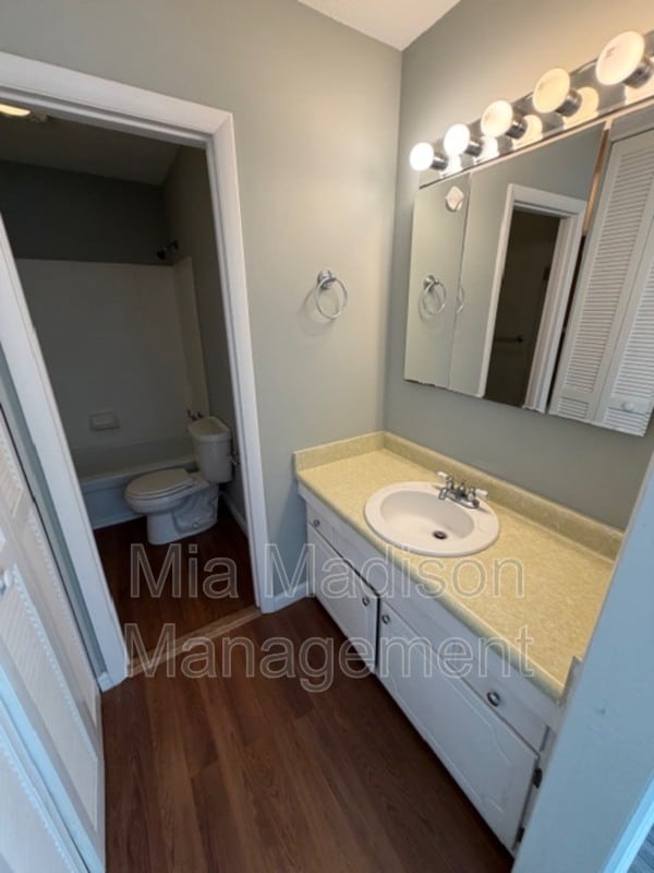 Building Photo - 527 Tibet Ave