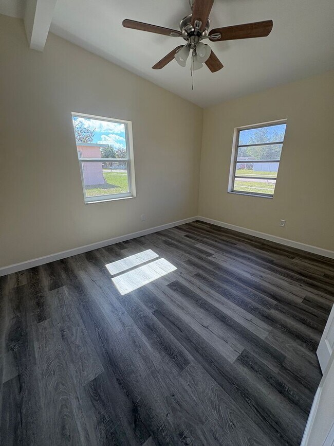 Building Photo - Totally Remodeled Deltona Beauty