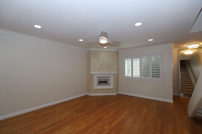 Building Photo - 1671 Tustin Ave