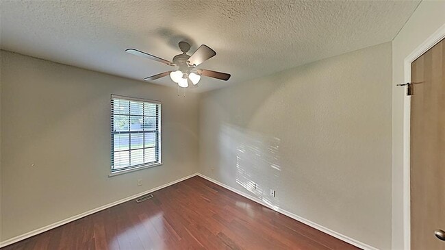 Building Photo - 1616 Shadybrook Ln