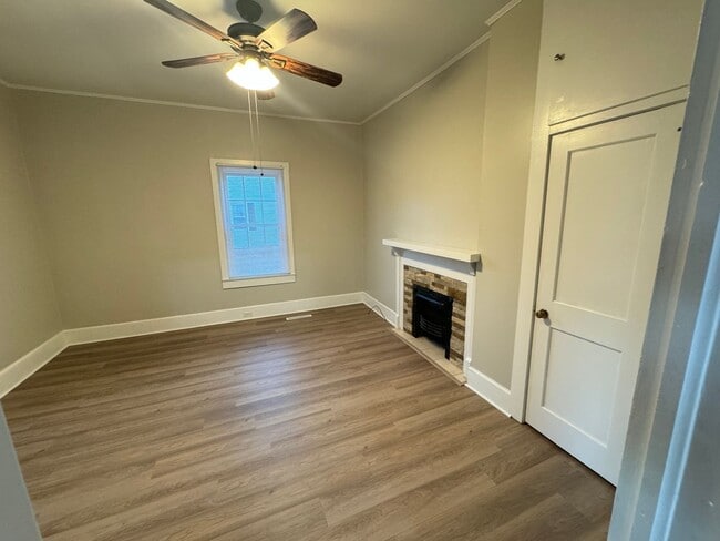 Building Photo - Fully remodeled, 2 bed 1 bath house, Walk to downtown Kannapolis!