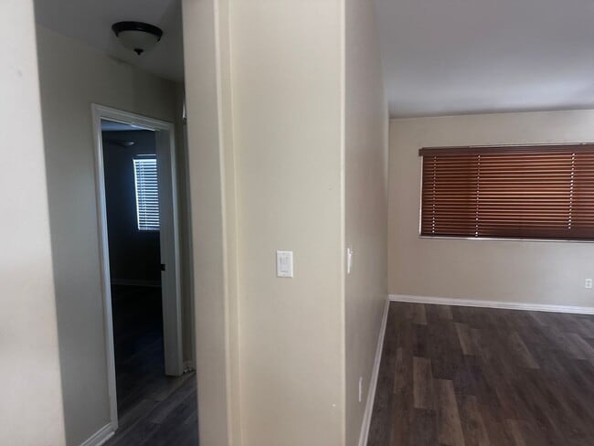 Building Photo - HOUSE