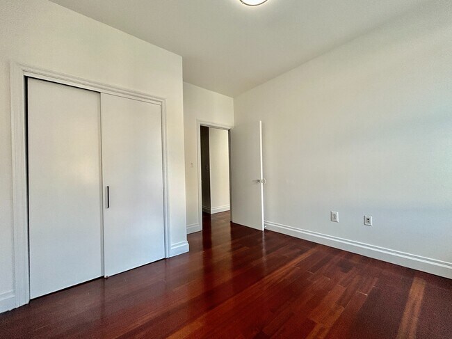 Building Photo - 609 W 137th St
