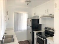 Building Photo - 826 S Osage Ave