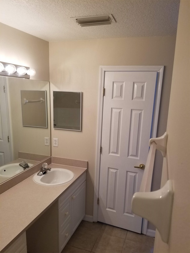 Building Photo - 411 Australian Way