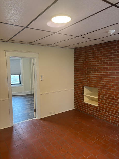 Building Photo - 301 Spring Valley Rd