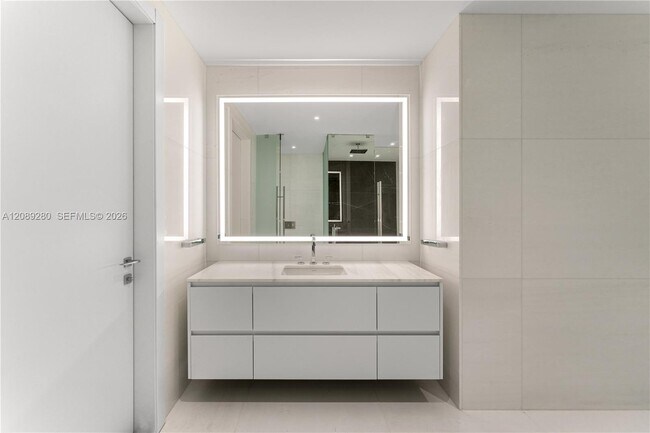 Building Photo - 300 Biscayne Blvd Way