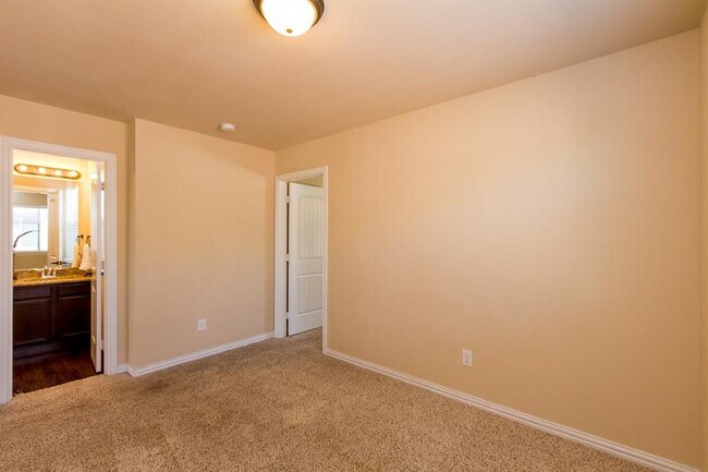 Building Photo - 1208 Bayfield Dr