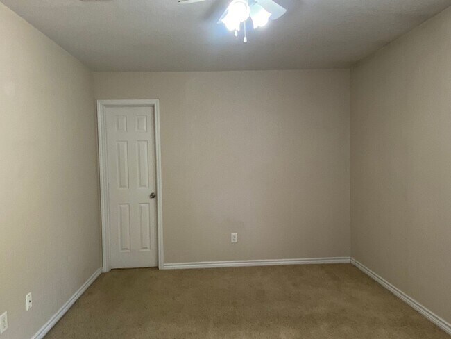 Building Photo - 160 Satch Dr