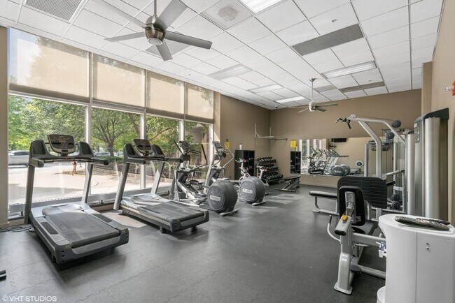 Building Photo - 645 N Kingsbury St