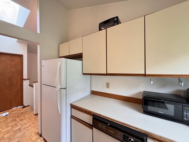 Building Photo - Beautiful Wedgwood Home with Flexible Living + 2nd Kitchen