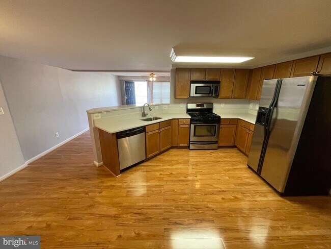 Building Photo - 1421 N Van Dorn St