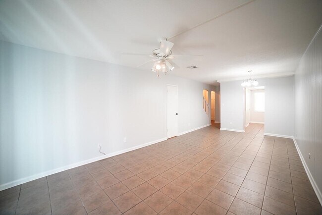 Building Photo - 2325 W Pensacola St