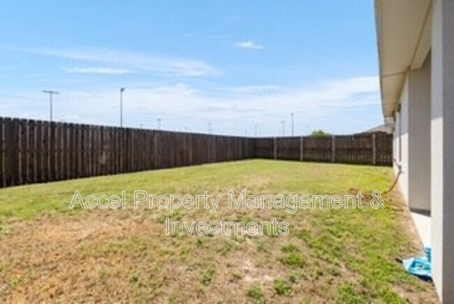 Building Photo - 8410 N 33rd Ln