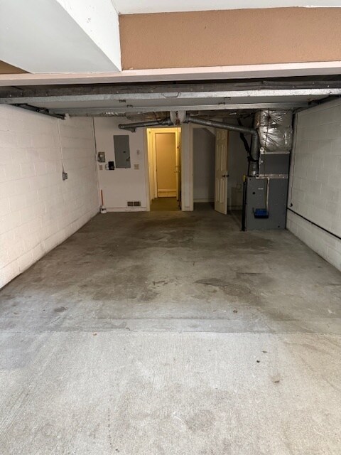 Building Photo - 3025 Woodlawn Dr