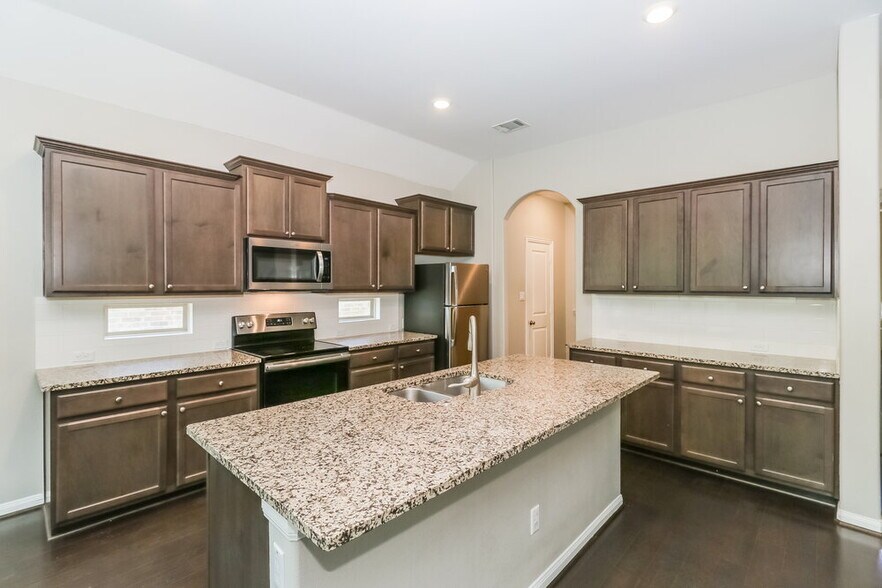 Building Photo - 409 Pinnacle View Dr