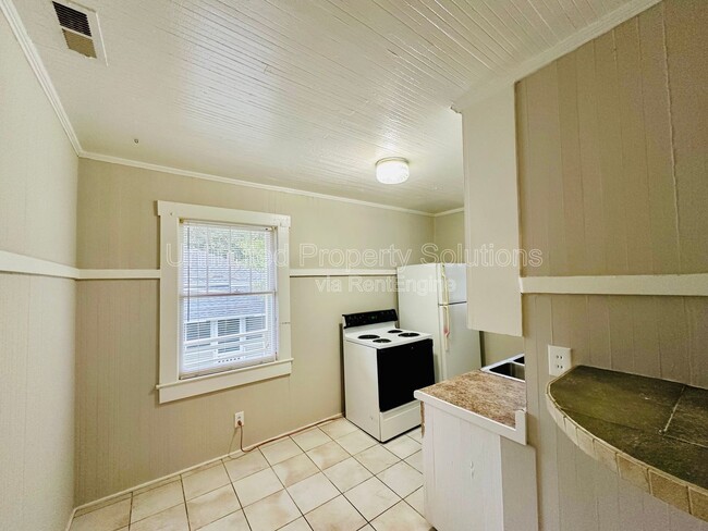 Building Photo - 1722 1/2 Orange St