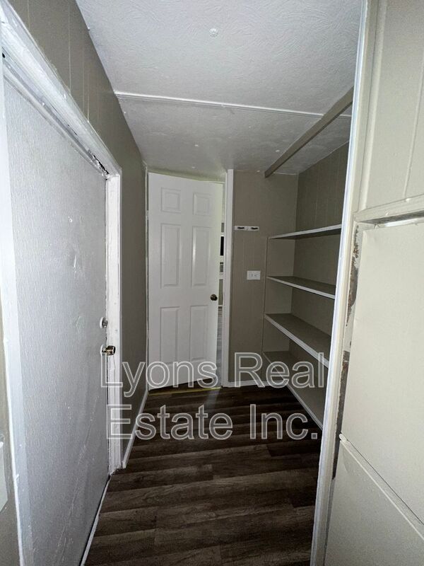 Building Photo - 8086 Heck Dr