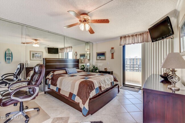 Building Photo - 1 Oceans W Blvd