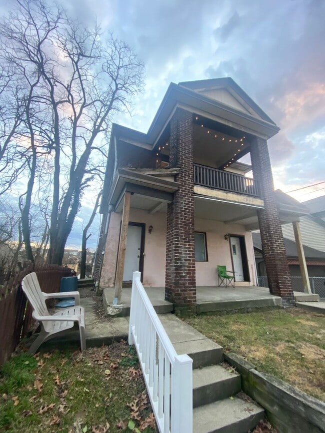 Building Photo - 438 Kathleen St