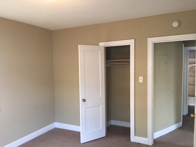 Building Photo - 2205 Camille Dr