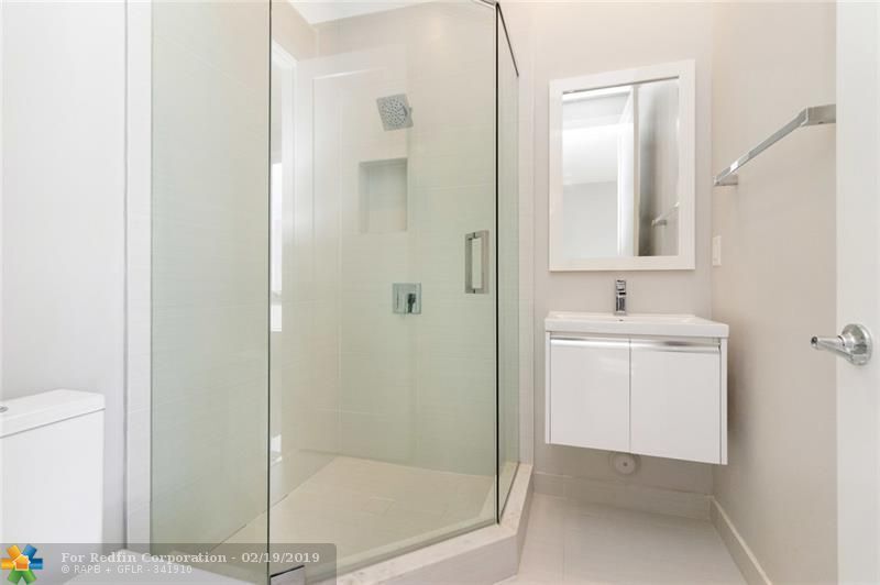 Building Photo - 6302 NW 104th Path